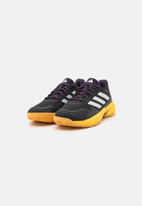 adidas Performance COURTJAM CONTROL 3 CL - Zapatillas de tenis para tierra batida - aurora black/zero metallic/spark
