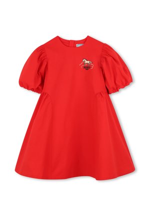 Rode katoenen jurk met korte pofmouwen, ronde halslijn en een geborduurd paardenmotief op de borst. A-lijn silhouet, knielengte.