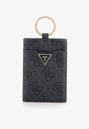 Zwart, gestructureerd kaartjeshouder met een geometrisch patroon, voorzien van een gouden ring en een driehoekige logo-plaat aan de voorkant.