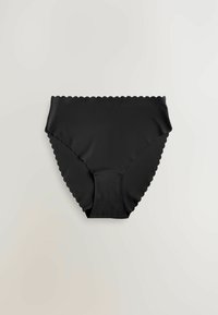 Chiloți negri tip bikini cu o textură netedă, margini zimțate și un design cu acoperire completă. Confecționați dintr-un material ușor și elastic.