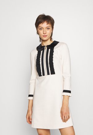 MIT RÜSCHEN - Jumper dress - white