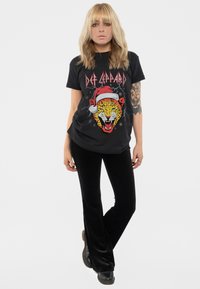 Paradiso Clothing DEF LEPPARD HOLIDAY LEPPARD CHRISTMAS - Print T-shirt - black