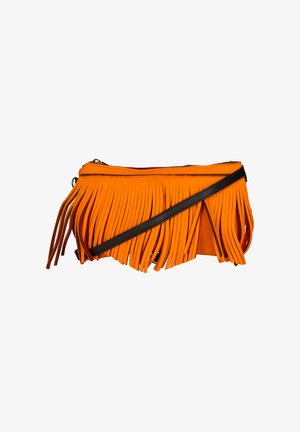 Borsa a tracolla arancione con tracolla nera e chiusura con zip; presenta dettagli di frange allungate sulla superficie anteriore.