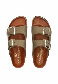 Braune Wildledersandalen mit zwei verstellbaren silbernen Schnallen, einem konturierten Fußbett und einer strukturierten, tanninfarbigen Innensohle. Gummisohle für besseren Halt.