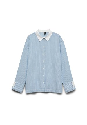 Blå och vit randig långärmad skjorta med vit krage, knäppning fram och kontrasterande vita manschetter, med en avslappnad passform och mjuk textur.