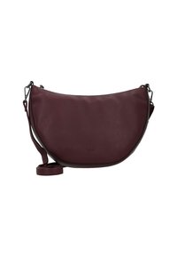 Bordeaux-farbene Leder-Handtasche mit einer strukturierten Oberfläche, geschwungener Form und verstellbarem Tragegurt, mit einem dezenten Logo auf der Vorderseite.
