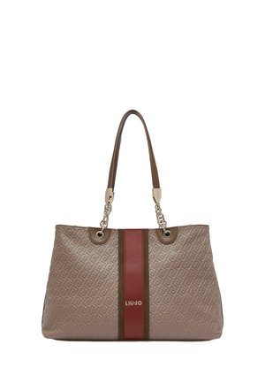Sac taupe avec motif embossé, bande verticale marron au centre avec logo et doubles anses d'épaule en cuir marron et chaîne.