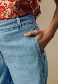 Laura Ashley WIDE - Avar lõikega teksad - denim