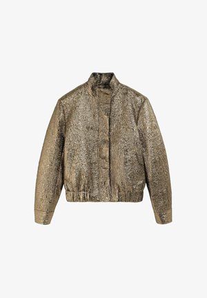 Chaqueta bomber metálica dorada con textura acolchada, cuello alto, dobladillo y puños elásticos, y bolsillos frontales. Cuenta con cierre de cremallera.