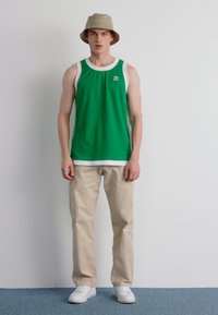 adidas Originals ADICOLOR MOCK EYELET - Top - green