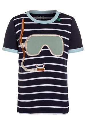 Kortærmet skjorte med navyblå og hvide striber, lyseblå kant og et broderet snorkelbrille- og snorkelmotiv foran.