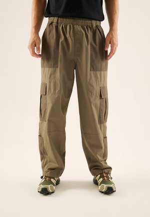 Pantalones cargo - olive