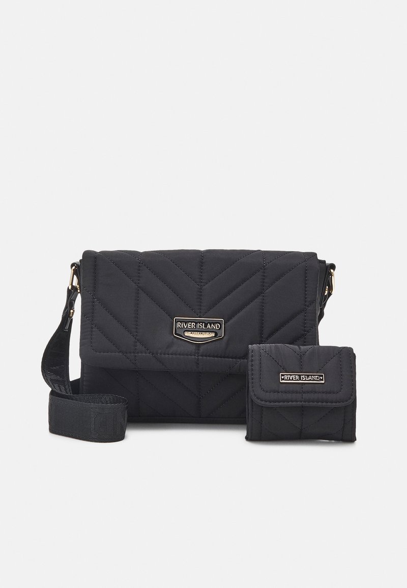 River Island - Sac bowling à bandoulière verni et embossé - Noir River Island - Sac bowling à bandoulière verni et embossé - Noir