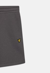 Lyle & Scott CLASSIC  - Šortai - dark grey