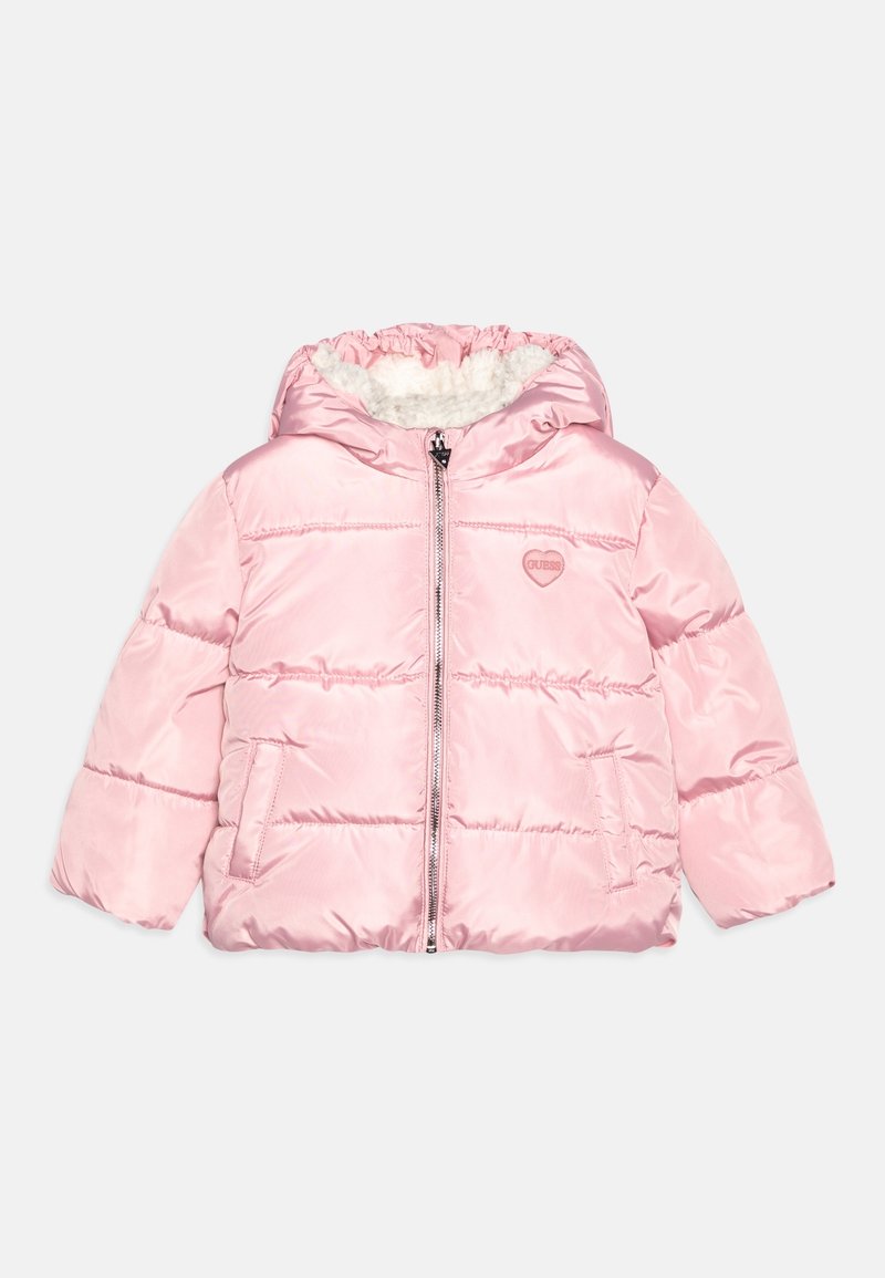 Veste matelassée pour enfants de couleur rose clair avec capuche, fermeture éclair à l'avant, deux poches, et doublure en polaire blanche à l'intérieur de la capuche.