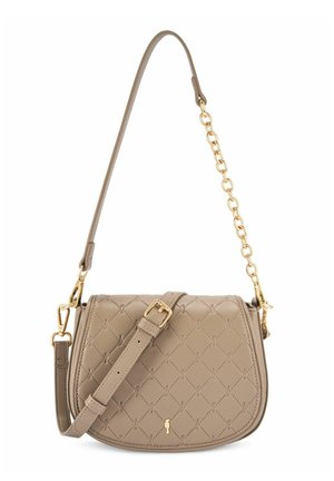 Beżowa pikowana skórzana torebka na ramię z detalem ze złotego łańcuszka, regulowanym paskiem i małym złotym logo na przedniej klapce.