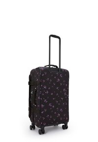 Svart resväska med ett blommönster i lila och blå. Utrustad med ett teleskophandtag, fyra hjul och sidoremmar. Texturerad tyg.