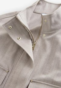 Next Suvejakk - neutral