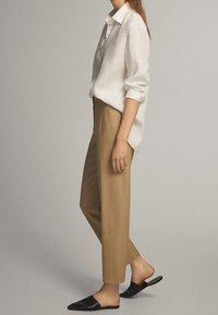 Massimo Dutti Spodnie materiałowe