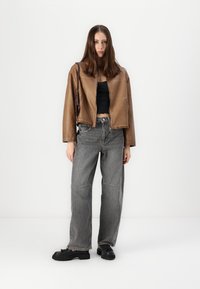 BDG Urban Outfitters DEX - Bunda z nepravej kože - light brown