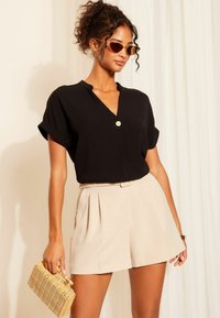 Friends Like These V NECK ROLL SLEEVE BUTTON - Blūze - black