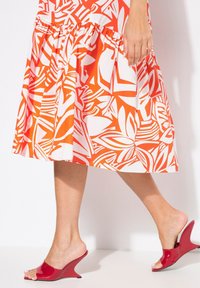 Ulla Popken ABSTRACT FOLIAGE FLOUNCE PANEL MIDI - Jurk - white