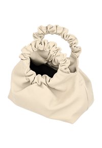 Borsa in finta pelle beige con parte superiore arricciata, dotata di un manico rufflato e un interno aperto, progettata per un uso casual.