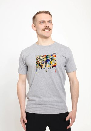- T-shirt z nadrukiem