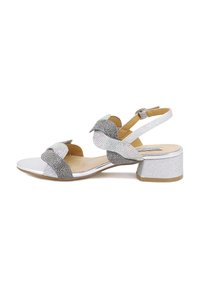 Sandali con tacco alto in argento e grigio, con una texture glitterata, punta arrotondata, cinturini incrociati e tacco a blocco.