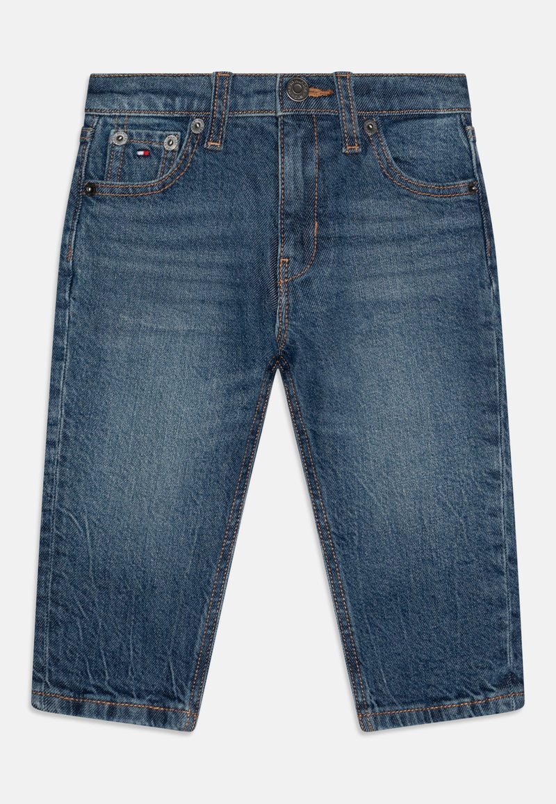 Traperice tamnoplave boje s izbljedenim završetkom. Imaju pet džepova, gornji gumb i kontrastne šavove duž šavova.