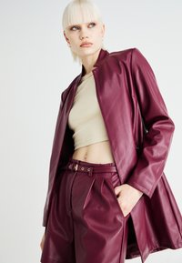 ONLY ONLHEIDI - Šorti - burgundy