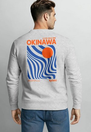 MIT BACKPRINT OKINAWA KYŪSHŪ JAPAN - Sweatshirt - grau