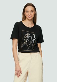 s.Oliver MIT STICKEREI-ARTWORK - T-shirt print - schwarz