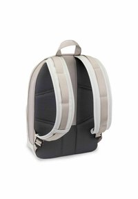 Rucksack mit strukturiertem Design und einem zweifarbigen Farbschema aus hellem Beige und Dunkelgrau, Netzstruktur und gepolsterten Trägern.