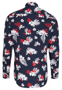Hemd met lange mouwen met een marineblauwe achtergrond en een bloemenpatroon in rood, wit en groen. Knopen aan de manchetten en een klassieke kraag.