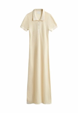 Robe maxi en maille couleur crème, à manches courtes, col polo et patte de boutonnage, avec un tissu texturé et des poignets côtelés.