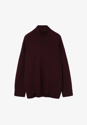 Pull en maille bourgogne avec un col côtelé montant, des épaules tombantes et des ourlets côtelés. Texture douce et coupe décontractée.