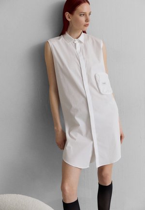 EDITHMARCEL SLEEVELES CHAMISIER - Tričkové šaty - white