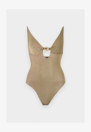 Maillot de bain une pièce doré avec un décolleté plongeant en V, une découpe centrale et un détail de boucle ronde dorée à l'avant.