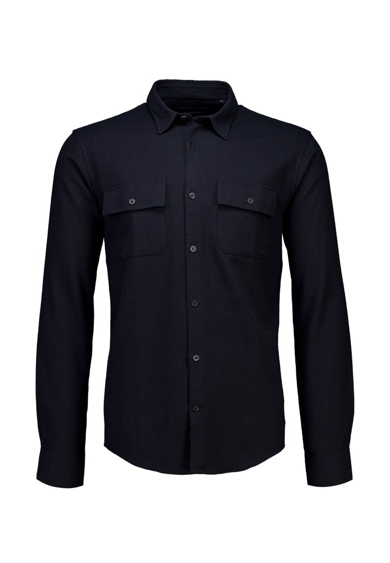 Camicia a maniche lunghe blu navy realizzata in tessuto morbido, con chiusura a bottoni, due tasche sul petto con pattina e colletto classico.
