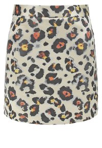 Korte beige rok met een abstract panterprintpatroon in zwart, oranje en gele kleuren.