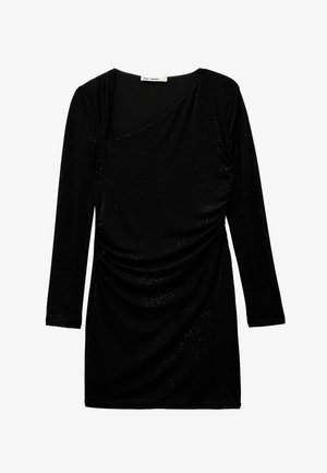 Robe noire à manches longues en tissu doux avec un léger éclat. Présente un design drapé avec un détail froncé sur le côté.