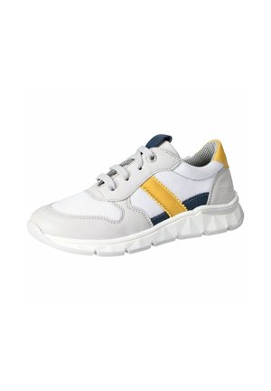 Weißer und grauer Sneaker mit gelben und marineblauen Streifen, weißen Schnürsenkeln, Mesh-Gewebe und einer strukturierten weißen Sohle.