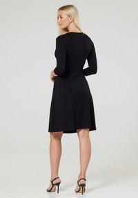 Chelsea Clark FLARED MATERNITY 3/4 SLEEVES - Sukienka z dżerseju