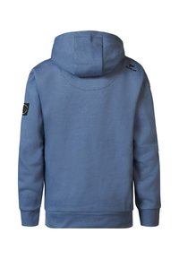 Felpa blu in cotone con tasca a marsupio, polsini a coste e una toppa con logo sulla manica. Presenta un cappuccio con cordino e una texture morbida.