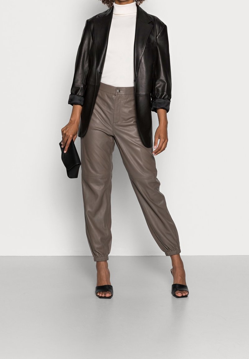 Part Two Leather trousers beige (Pre-owned)