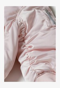 Sélectionné, pink