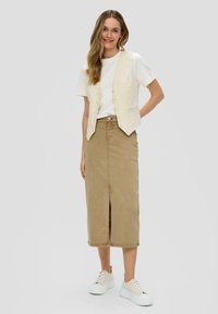 s.Oliver MIT WASCH-EFFEKTEN - Kokerrok - sandfarben