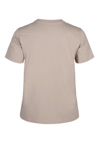 Camiseta de manga corta color beige, hecha de algodón, con un cuello redondo y un diseño sencillo en la parte trasera, textura suave y corte recto.