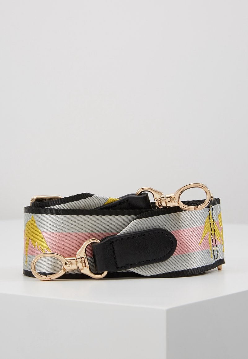 Textilní ramenní popruh se střídajícími šedými, růžovými a žlutými pruhy, se zlatými detaily a černým koženým akcentem.